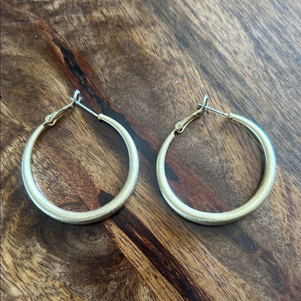 NWOT Gold Tone Hoop Earrings
